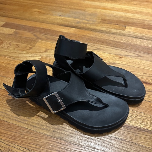 Sorel Women’s Roaming T-Strap Sandals in Black Leather - Picture 3 of 7